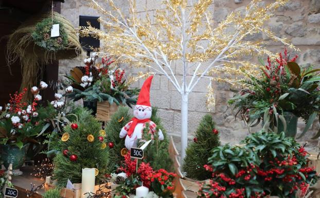 Elementos naturales, productos de Km 0 en la Feria de Navidad de los floristas de Burgos