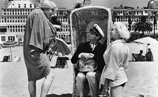 'Con faldas y a lo loco': una alocada y trepidante comedia de Billy Wilder