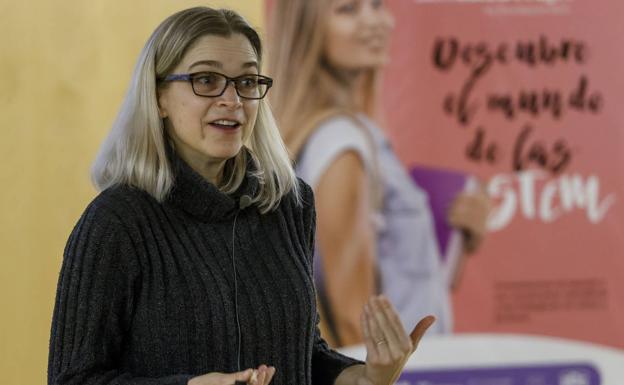 La investigadora en genética vinculada a los dientes, Leslea J. Husk, en el MEH de Burgos