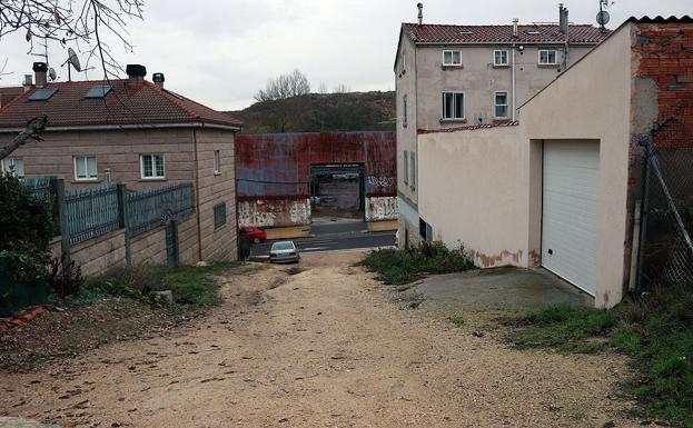 Denuncian el estado «deplorable» de una calle en la Barriada de los Ferroviarios