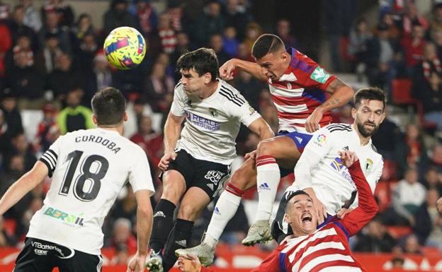 El Burgos CF vuelve a caer en el Nuevo Los Cármenes