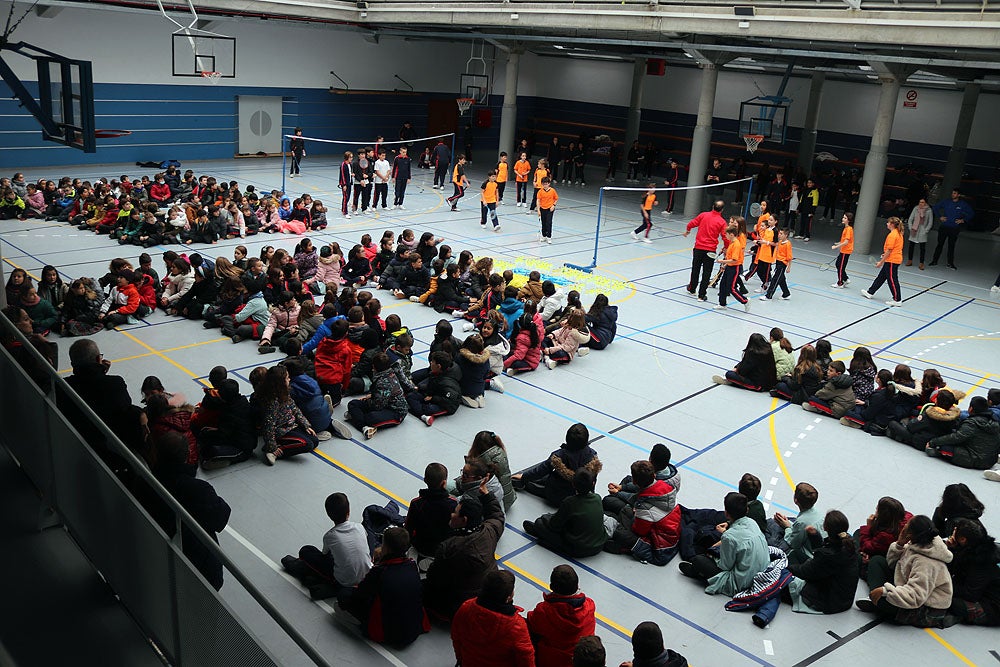 Gesto por la paz en Ucrania en el colegio Blanca de Castilla