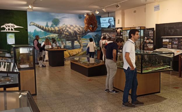 El Museo de los Dinosaurios de Salas se viste de gala por Navidad