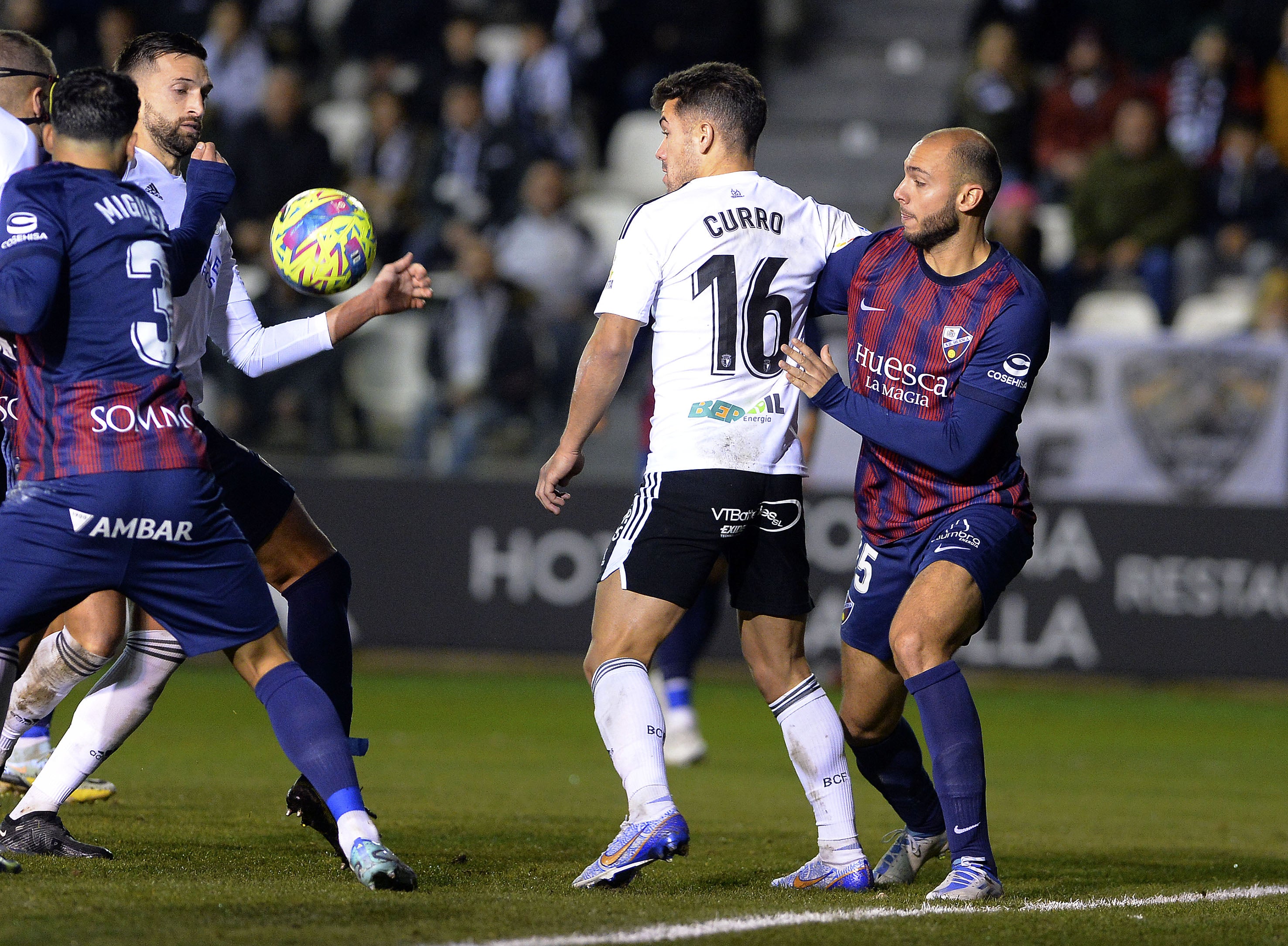 El Burgos CF termina el año con un empate tras aliarse los palos con la SD Huesca