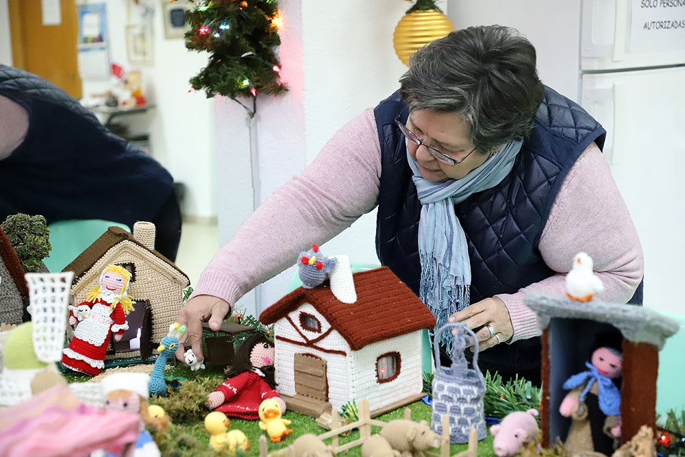 Las Abuelas de Gamonal retoman su Belén de ganchillo