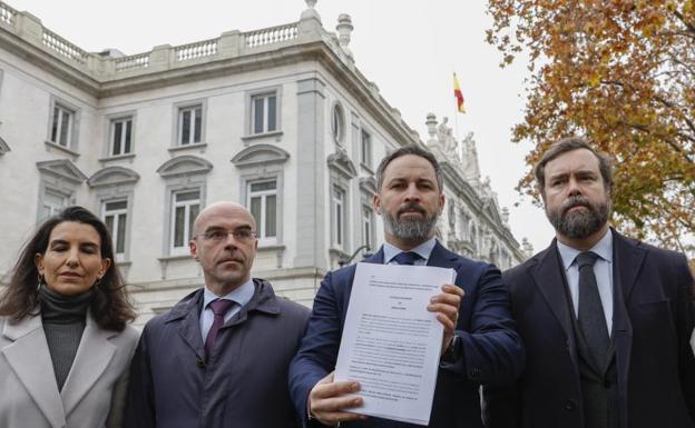 Vox se querella contra Sánchez por un delito de conspiración para la rebelión