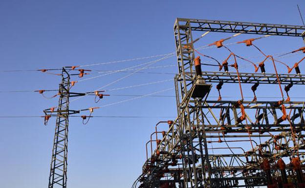 El precio de la luz se desploma este viernes un 66%