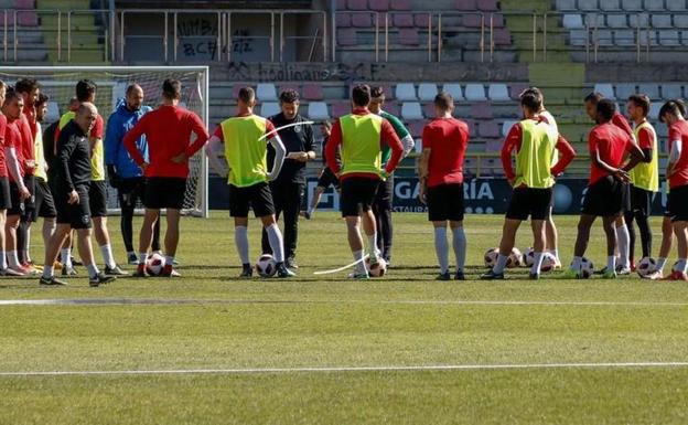 El Burgos CF abre el entrenamiento a la afición en la víspera del Día de Reyes