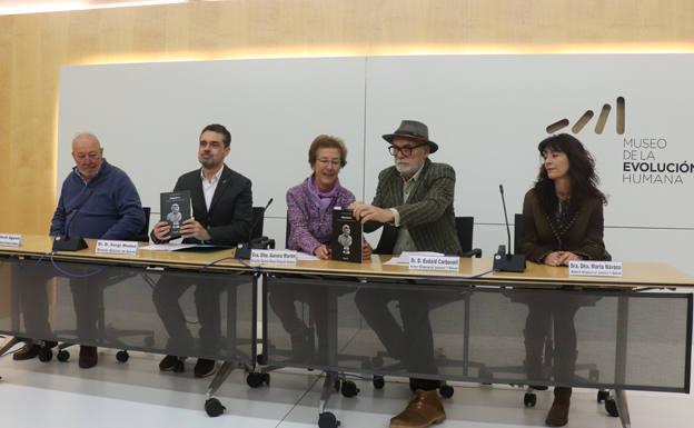 El MEH presenta la Biblioteca de la Evolución Humana, formada por 60 tomos