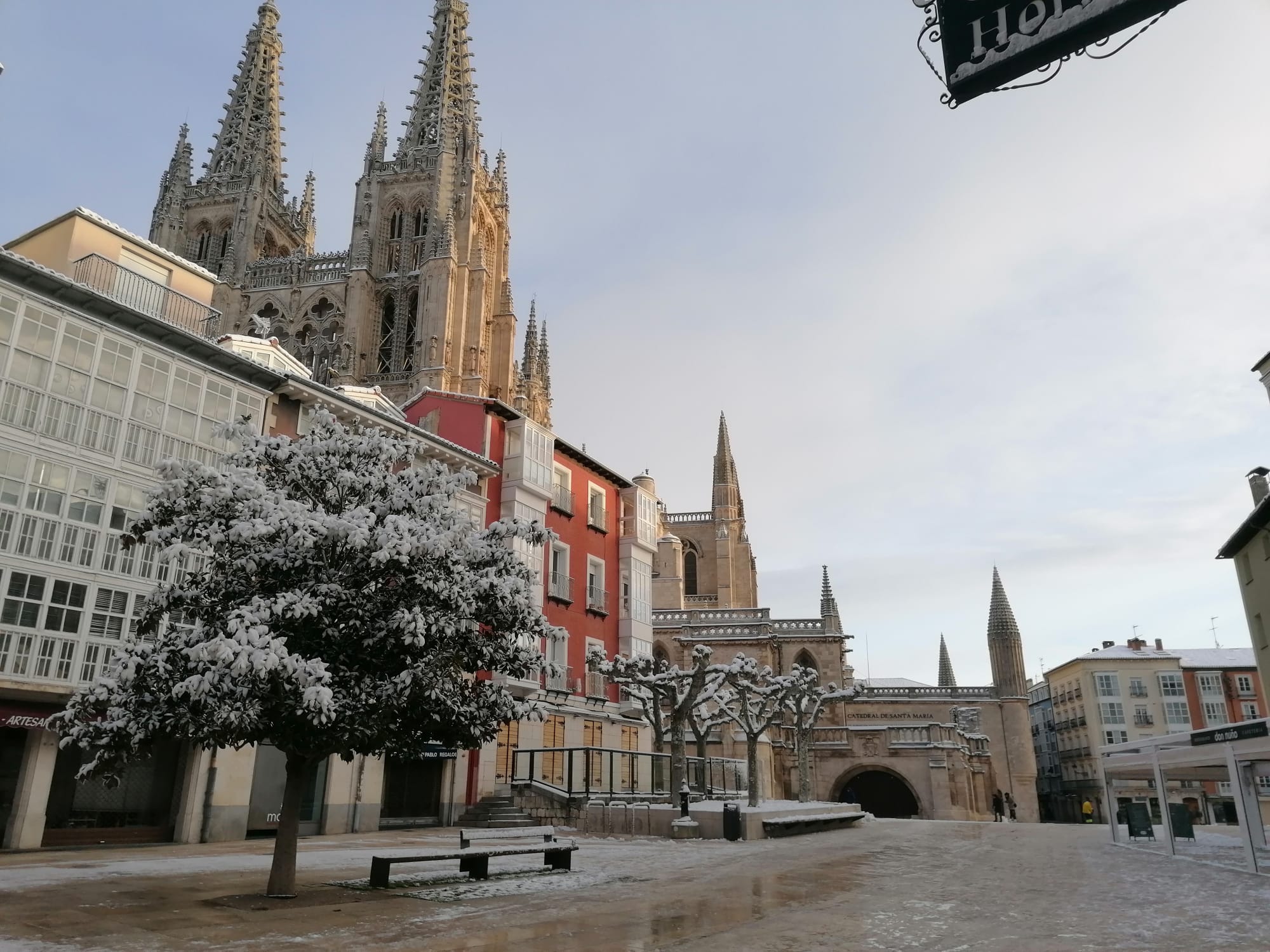 Primero la nieve y luego las bajas temperaturas convierten Burgos en una pista de hielo