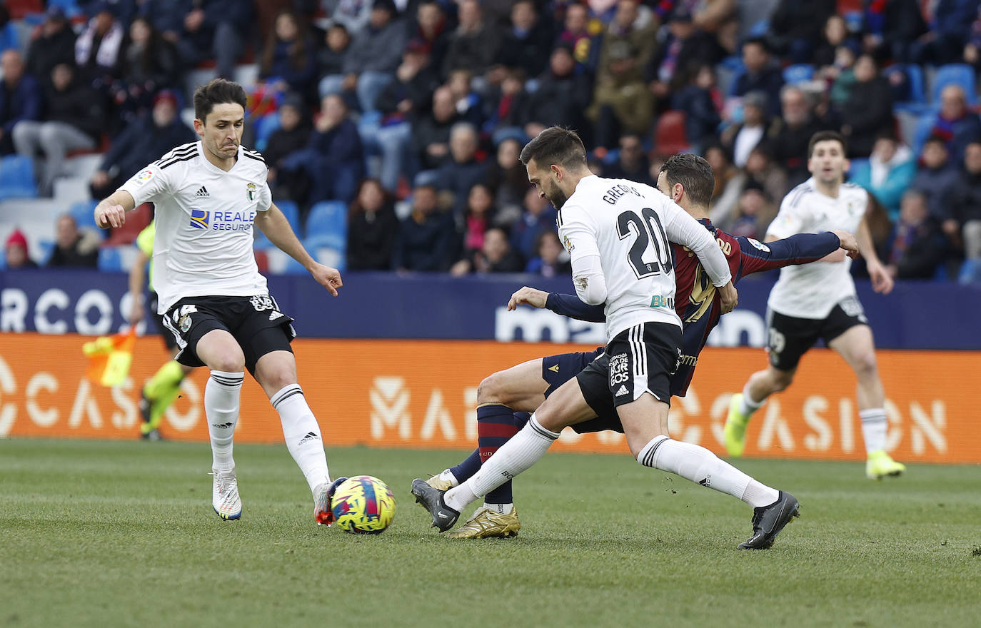 El Burgos CF no puede cortar la racha del Levante UD