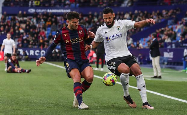 El Burgos CF no puede con un Levante que mira al ascenso