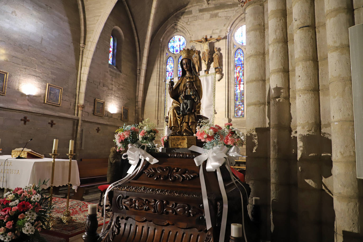 Los bebés de Gamonal conocen la luz de la Virgen de la Candelaria