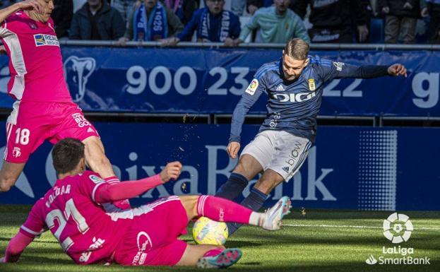 El Burgos se impone al Real Oviedo y vuelve a ganar como visitante