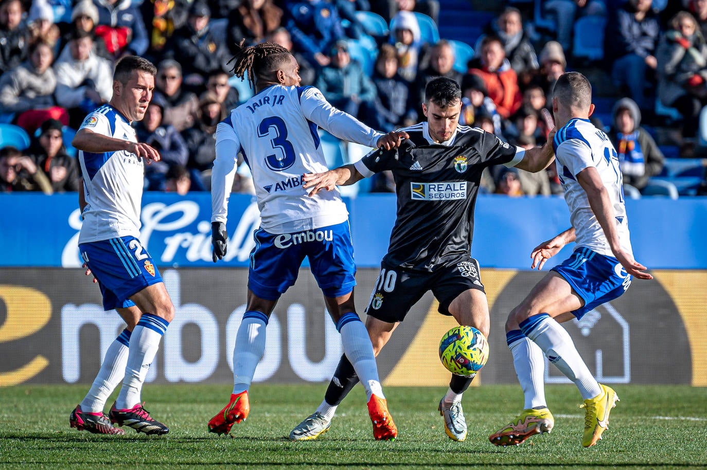 El Burgos CF araña un punto en La Romareda