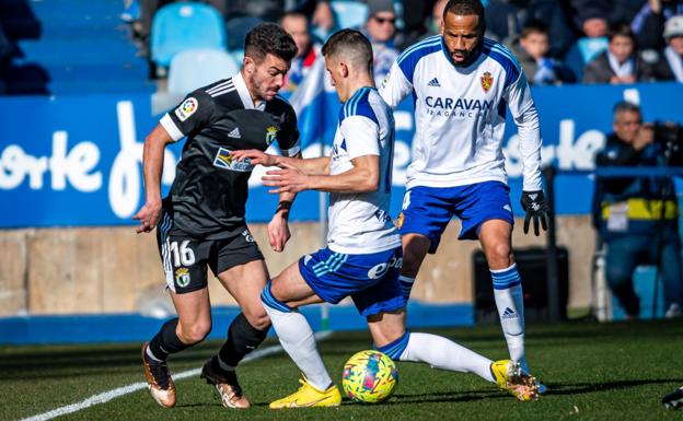 El Burgos CF araña un punto en La Romareda