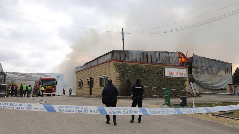 Nuevo susto en Villalonquéjar por un incendio en Agrolab