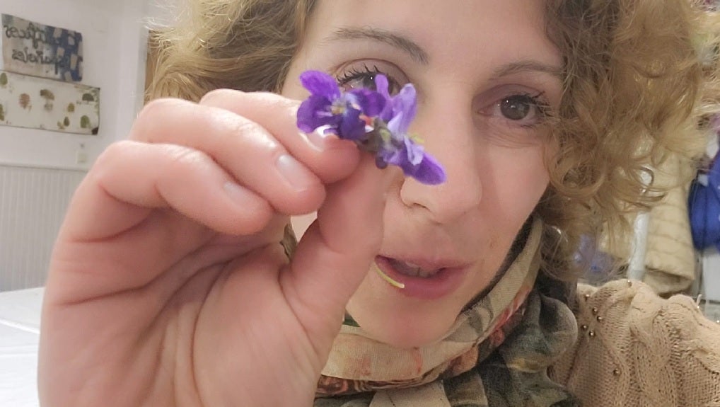 Una flor comestible y un color reivindicativo: las violetas