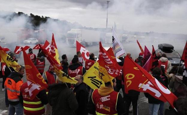 Macron reconoce el malestar social pero insiste en que la reforma de las pensiones es necesaria