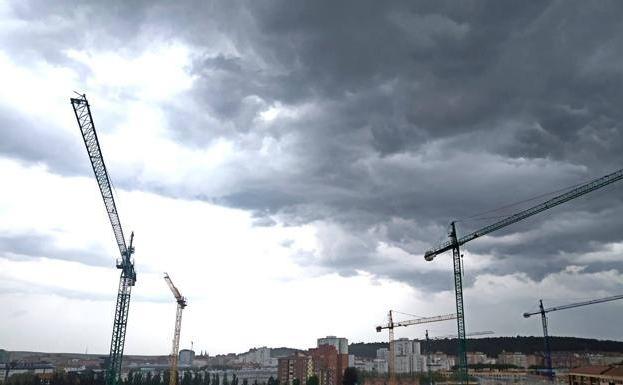 La construcción echa el freno en Castilla y León: la promoción de viviendas cae un 4 % en Burgos