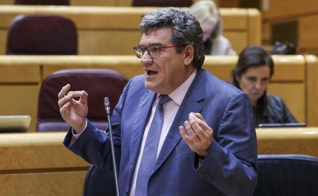 Escrivá no consigue el aval de la patronal a su reforma de las pensiones por centrarla en disparar cotizaciones