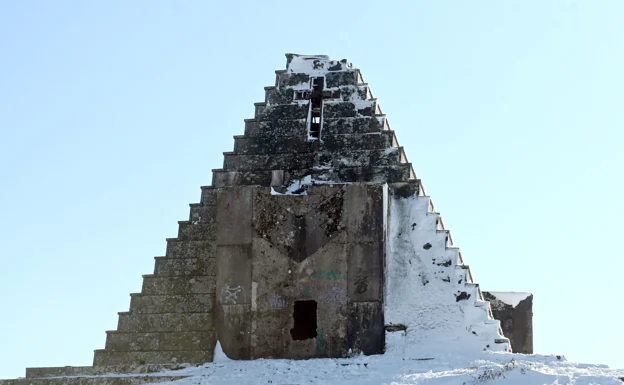 La pirámide italiana de Burgos que aviva la polémica por la Memoria Histórica