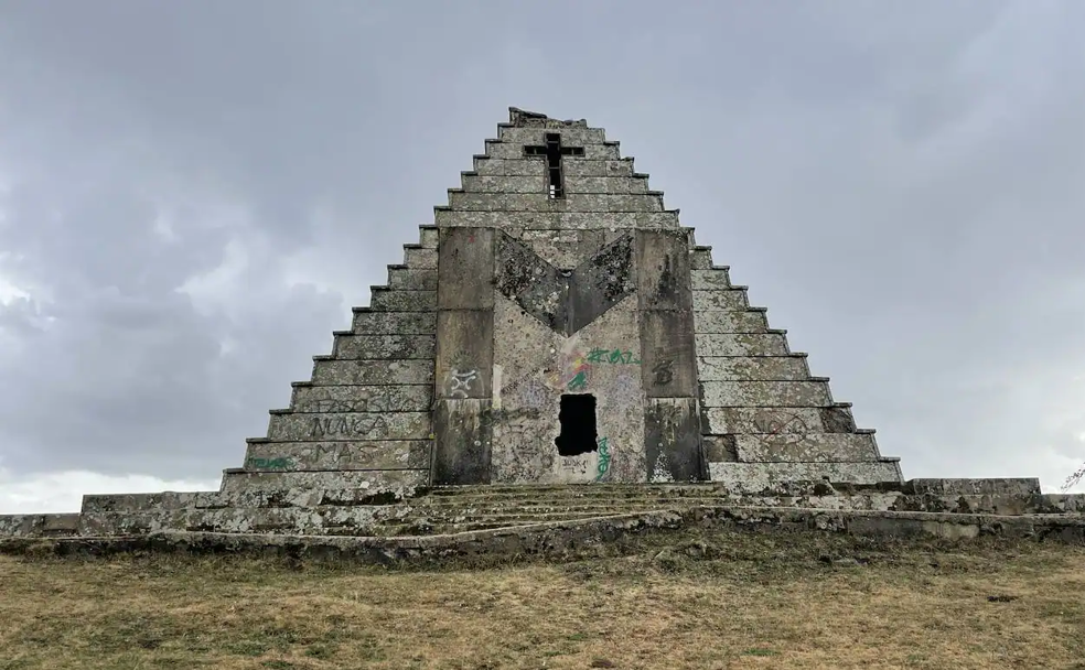 La pirámide maldita de Burgos. Los muertos de El Escudo